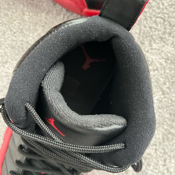 Pre owned Jordan 12 flu games (2016) in good condition. - Picture 9 of 12
